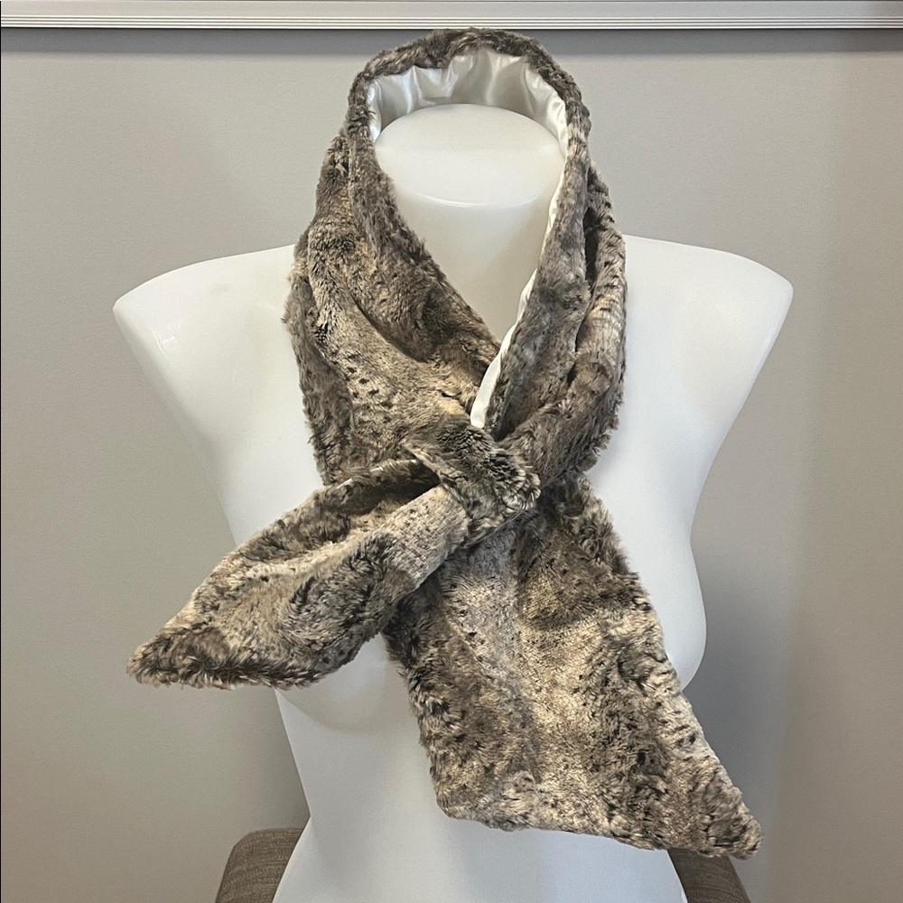 Heaslip Elegant Faux Fur Scarf